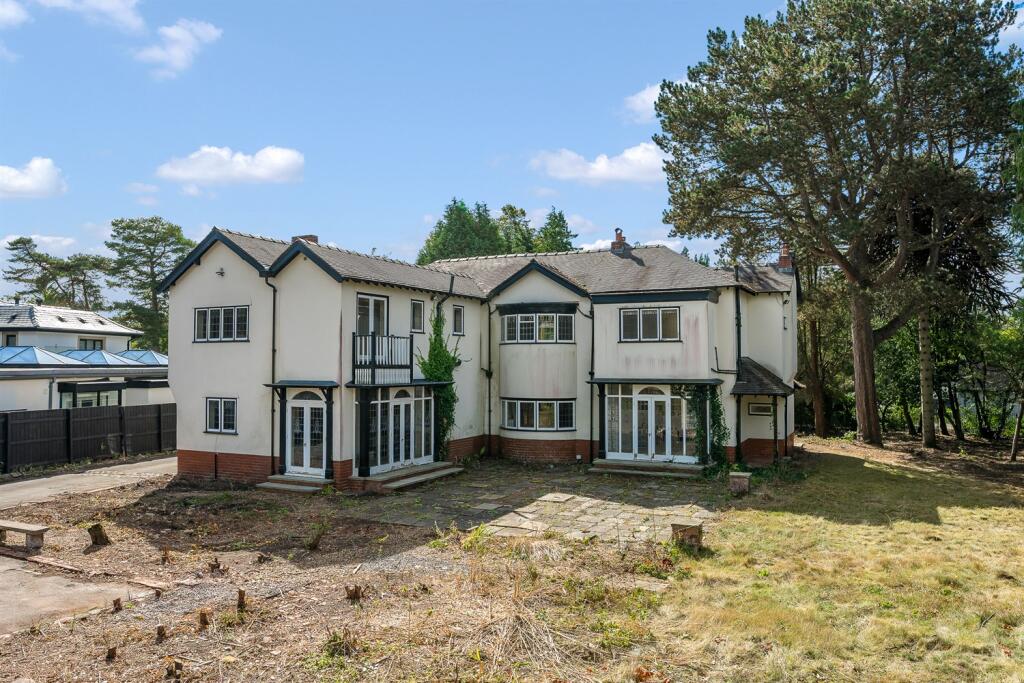 6 bedroom detached house for sale in Bankhall Lane, Hale, WA15